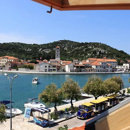 Apartment Tisno Central Apartments *
