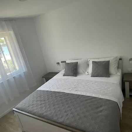 Tisno Central Apartments Appartamento