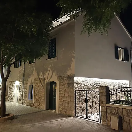 Tisno Central Apartments * Tisno