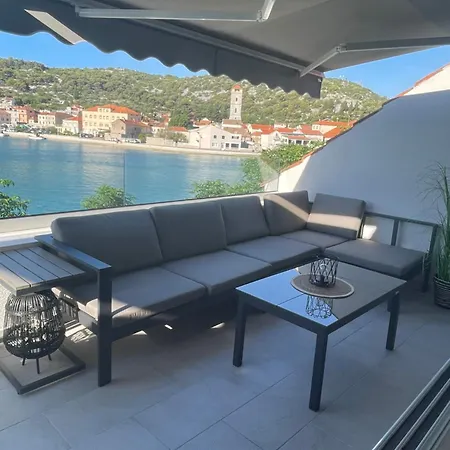 Tisno Central Apartments Apartman