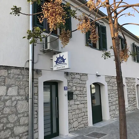 Apartment Tisno Central Apartments *