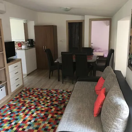 Tisno Central Apartments Appartamento Tisno