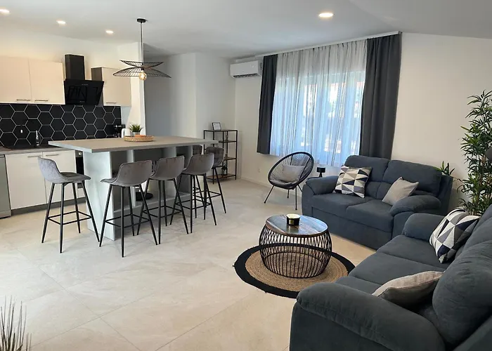 Апартаменты Tisno Central Apartments *