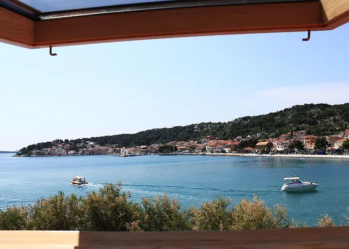 Tisno Central Apartments Тисно