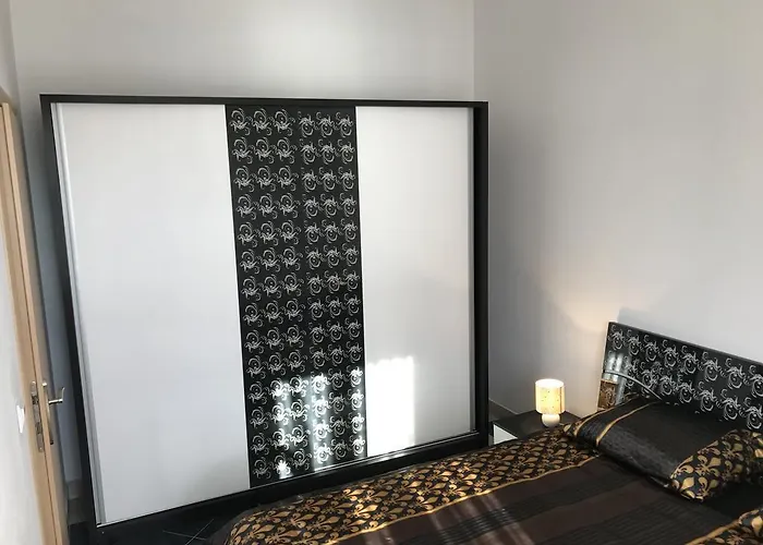 Tisno Central Apartments Тисно